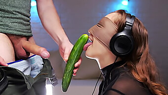 Xsanys Deepthroat-Fähigkeiten Mit Einem Sperma-Feeding-Spiel Auf Die Probe Gestellt