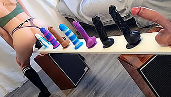 Europäischer Teenager Testet Verschiedene Dildos In Selbstgemachtem Video