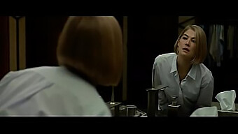 'Gone Girl' 영화에서 Rosamund Pike의 가장 뜨거운 장면을 감상하세요