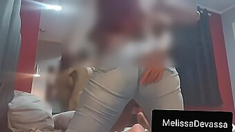 Encontro Apaixonado De Melissa Devassa Com Seu Namorado De Calça Jeans Apertada